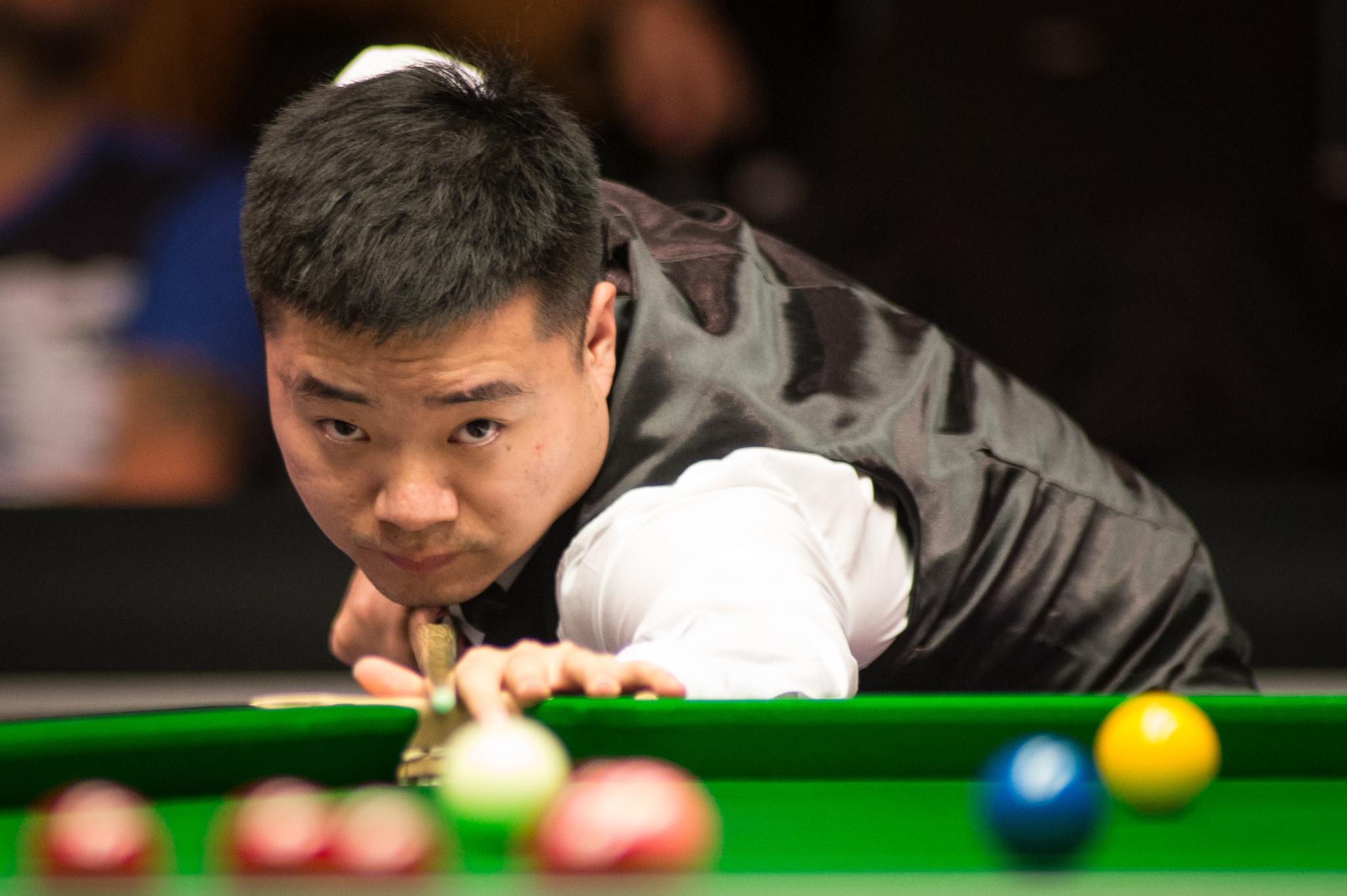 草坪被雨水 草坪被雨水