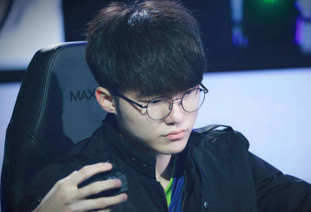 僅展現了球 僅展現了球