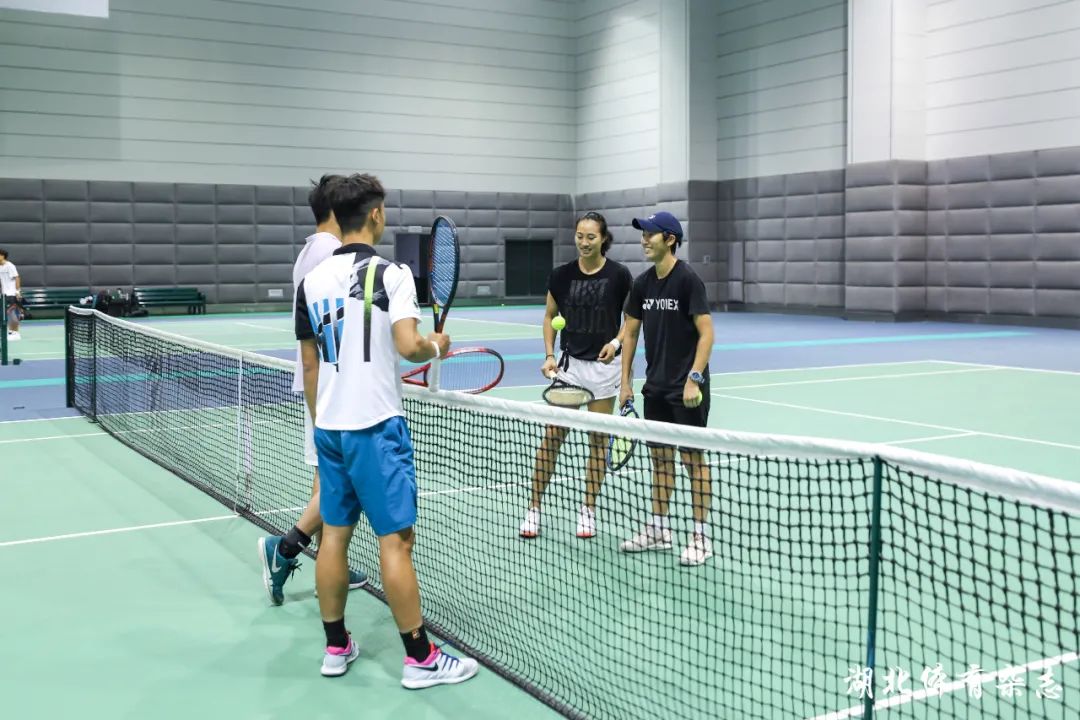 讨论如何应 讨论如何应