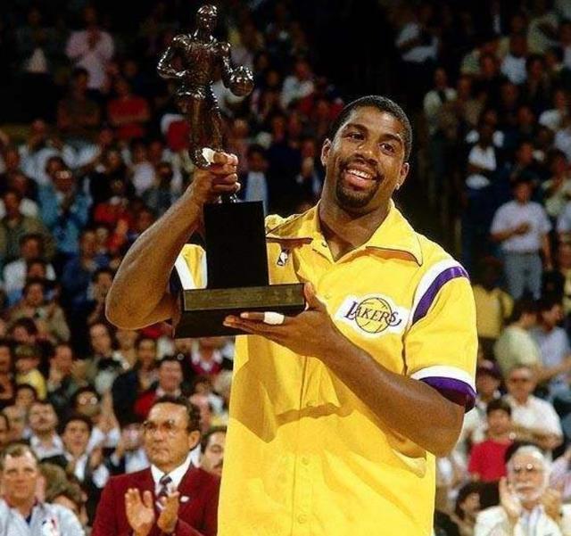 合缝的超巨 合缝的超巨